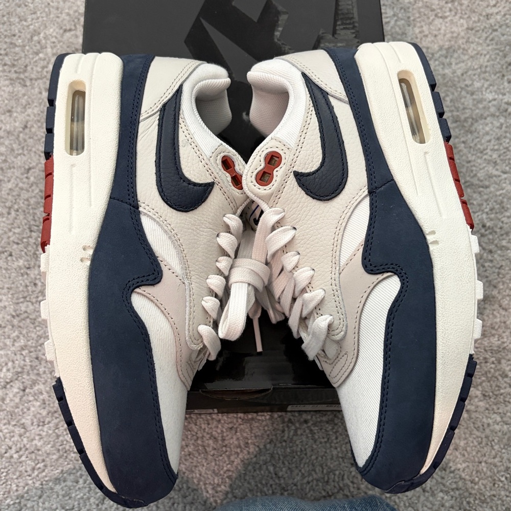 Nike Womens Air Max 1 White & Navy Casual Sneakers - Picture 13 of 16